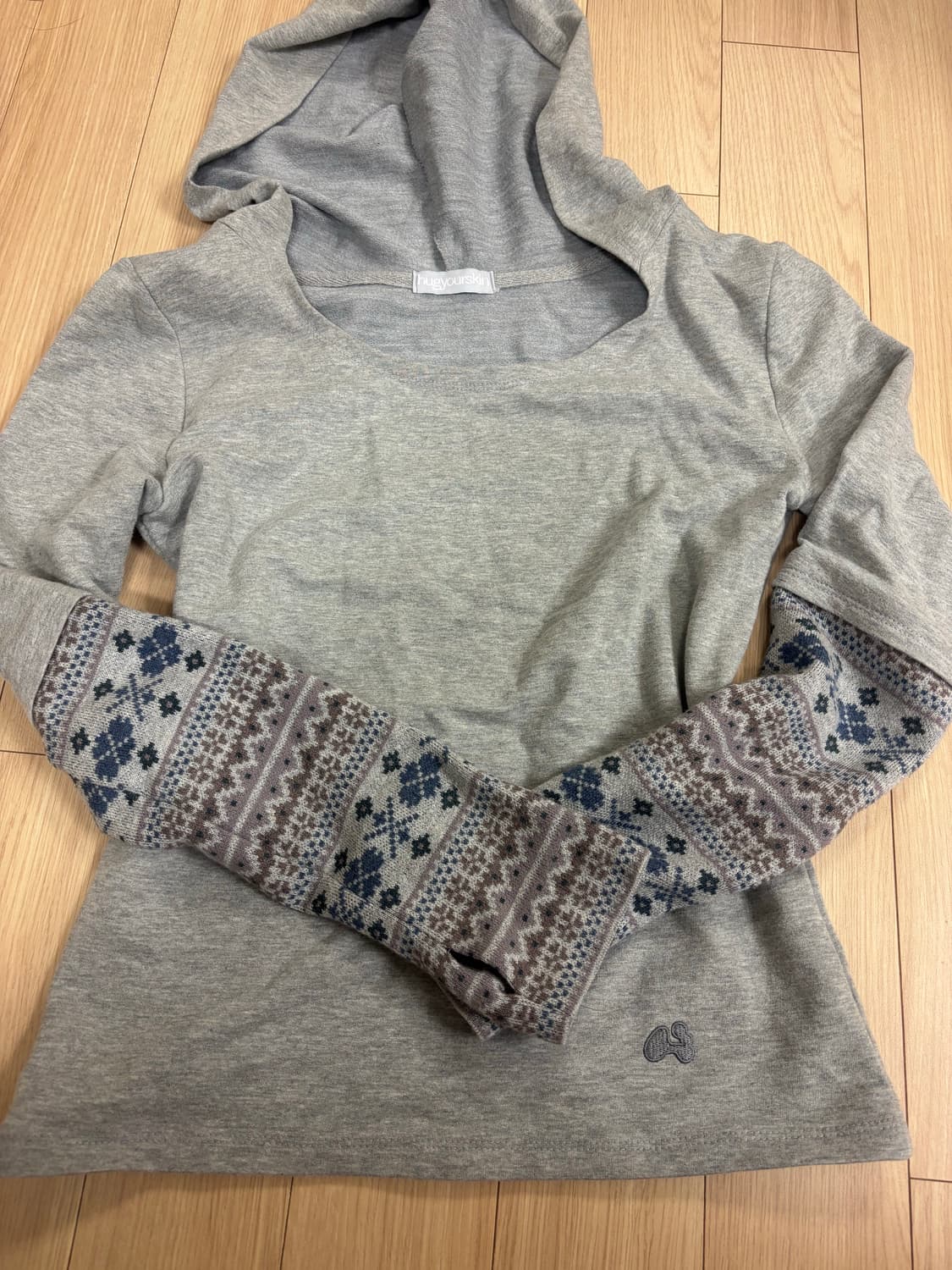 허그유어스킨 니트 패널 슬리브 후디 그레이 허유스 애즈온 코이세이오 상품이미지2