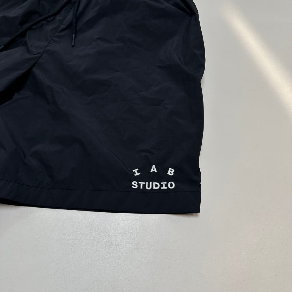 아이앱스튜디오 나일론 블랙 쇼츠 상품이미지2