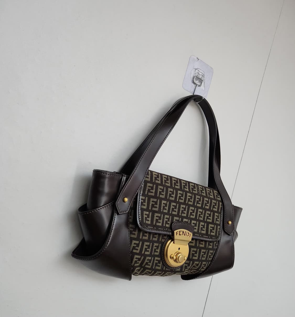 FENDI 펜디 FF주카 숄더백 브라운 상품이미지2