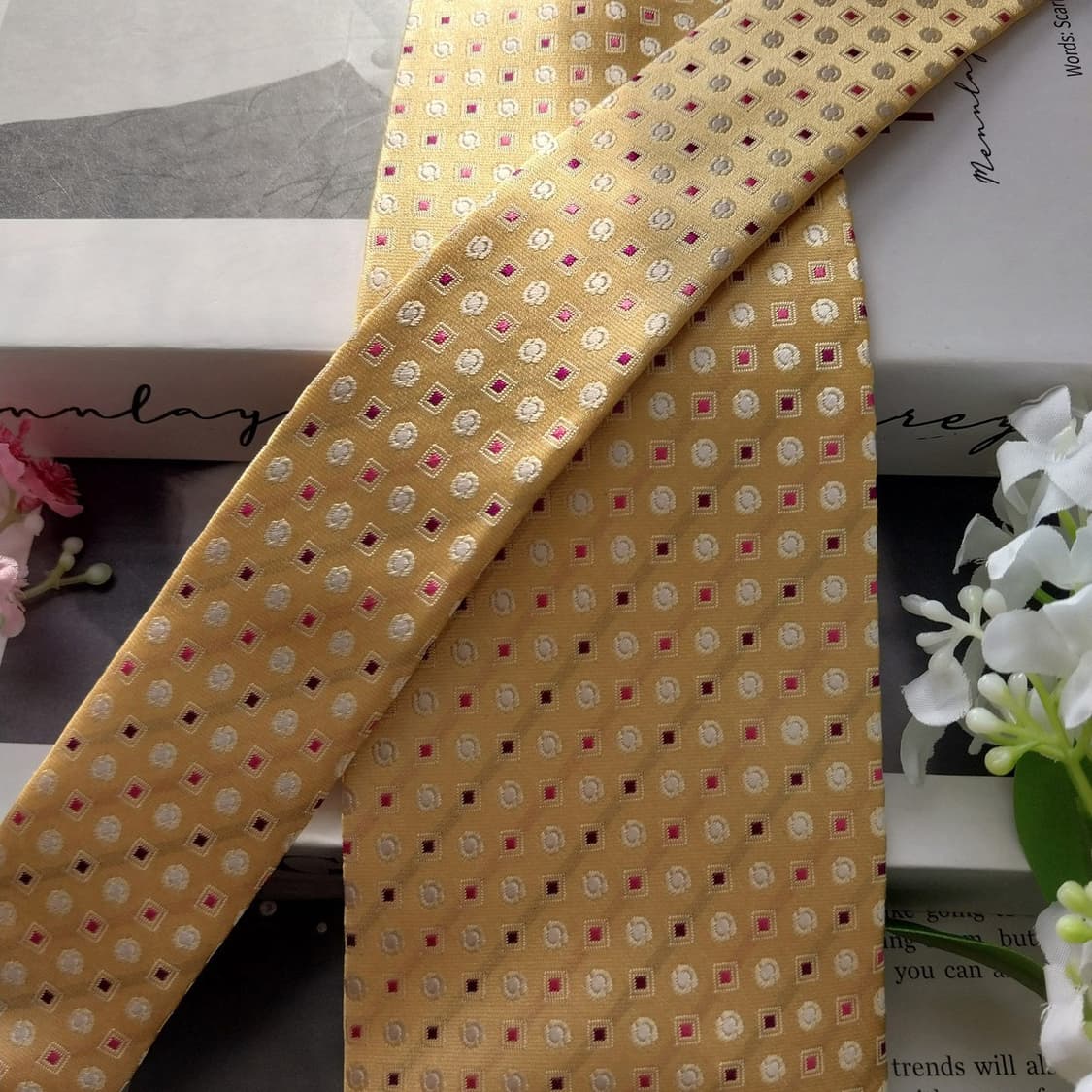 아쿠아스큐텀 실크 옐로우 패턴 넥타이 9.2cm A+등급 K1989
 상품이미지4