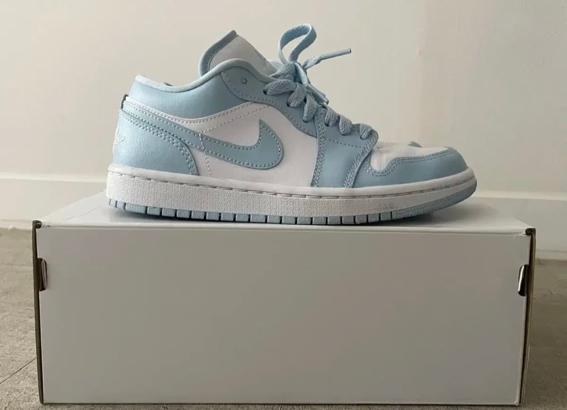 나이키 조던 1 로우 화이트 아이스 블루 스우시 상품이미지2