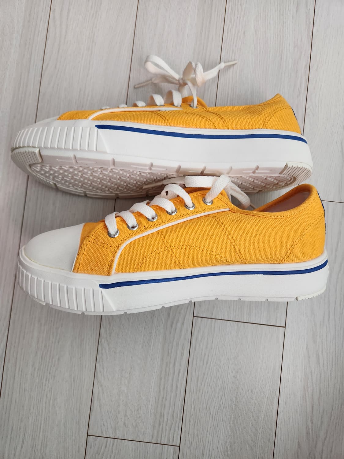 새상품)휠라 스니커즈 코트 라이트 운동화 250

오염 하자없이 깨끗해요 상품이미지6