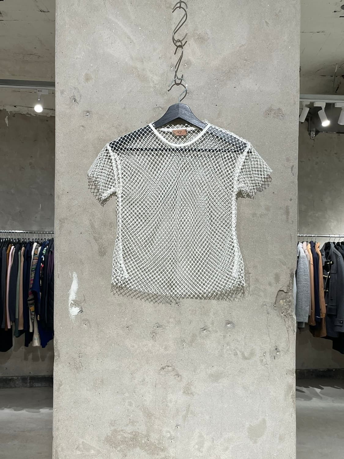 n21 화이트 메쉬 하프티 상품이미지1