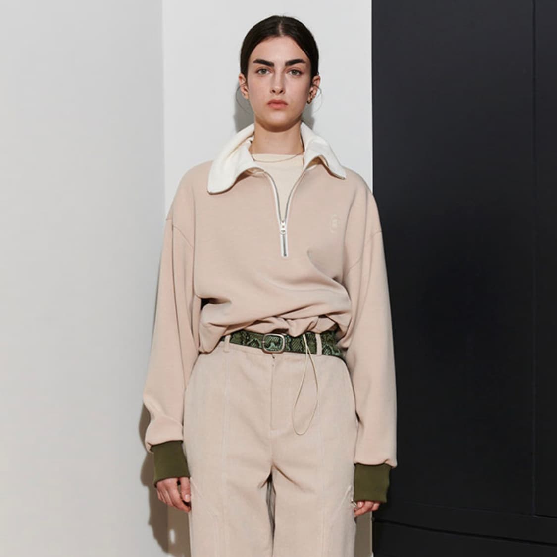 퍼블리카엑스(PUBLICKAX) ADAM 크롭 스웻셔츠 프리사이즈 새상품 상품이미지2