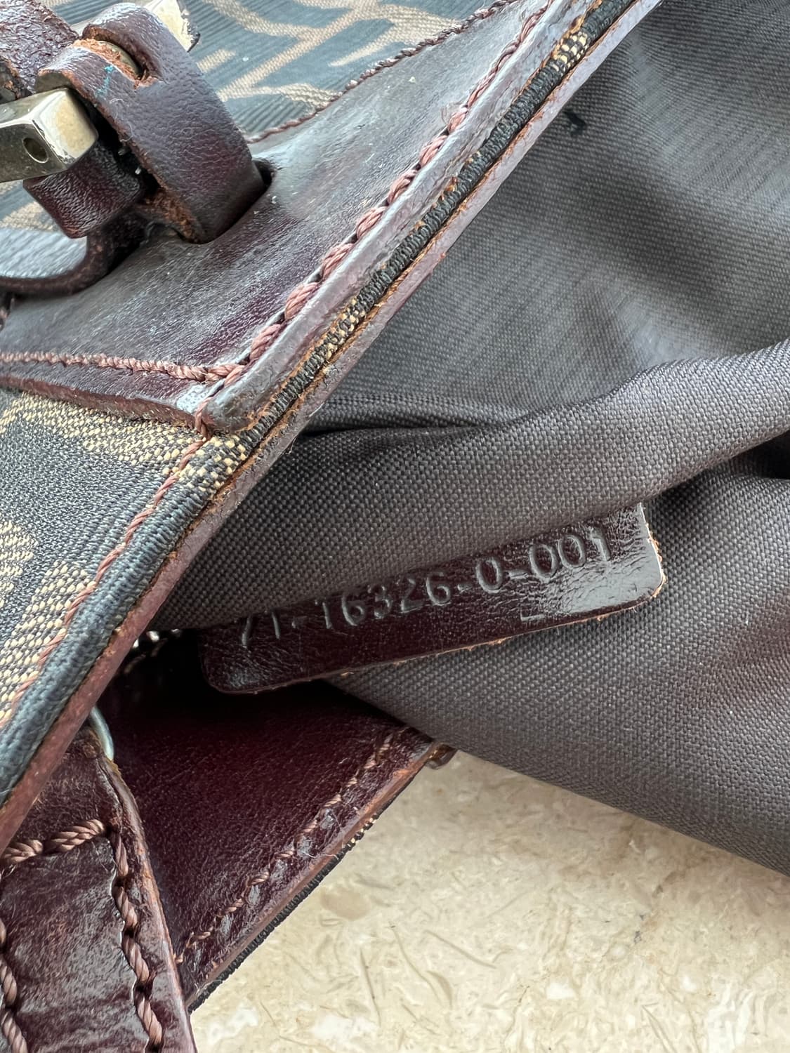 펜디 주키노 FF 로고 캔버스 숄더백 상품이미지6