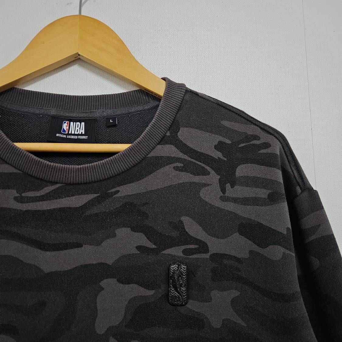 L 100 NBA 블랙 카모 맨투맨 상품이미지3