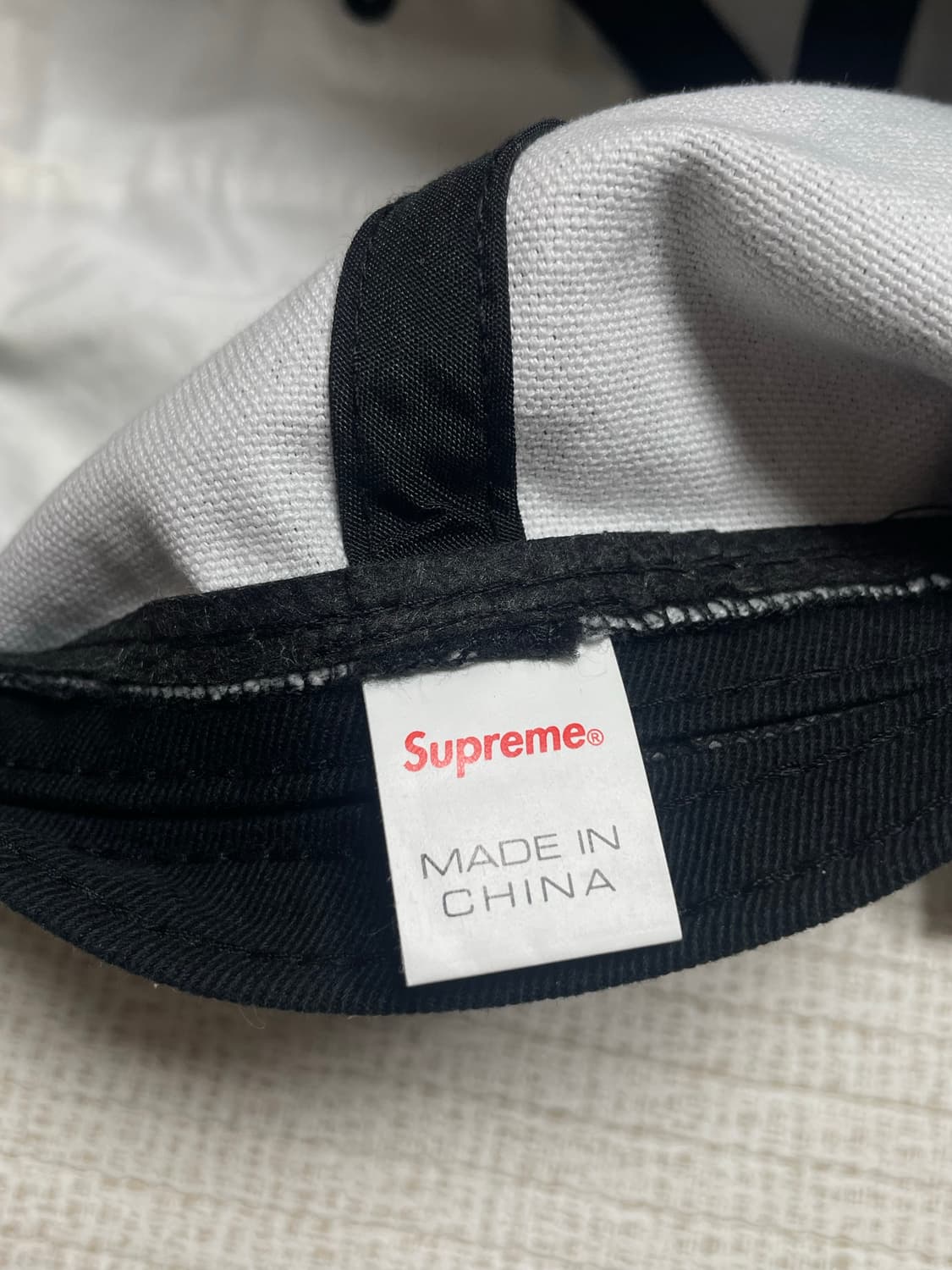 19fw 슈프림 스크립트 로고 6패널 블랙 상품이미지5