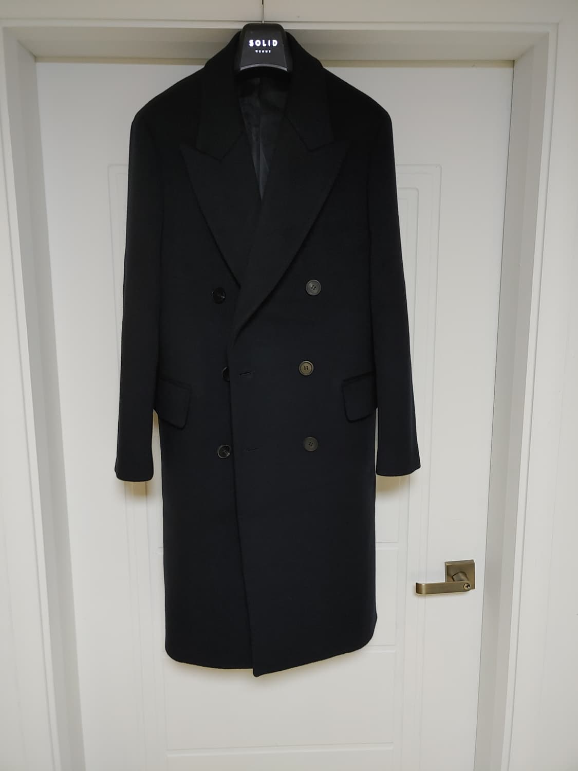 솔리드옴므 21fw 피크드 라펠 코트 팝니다 상품이미지1