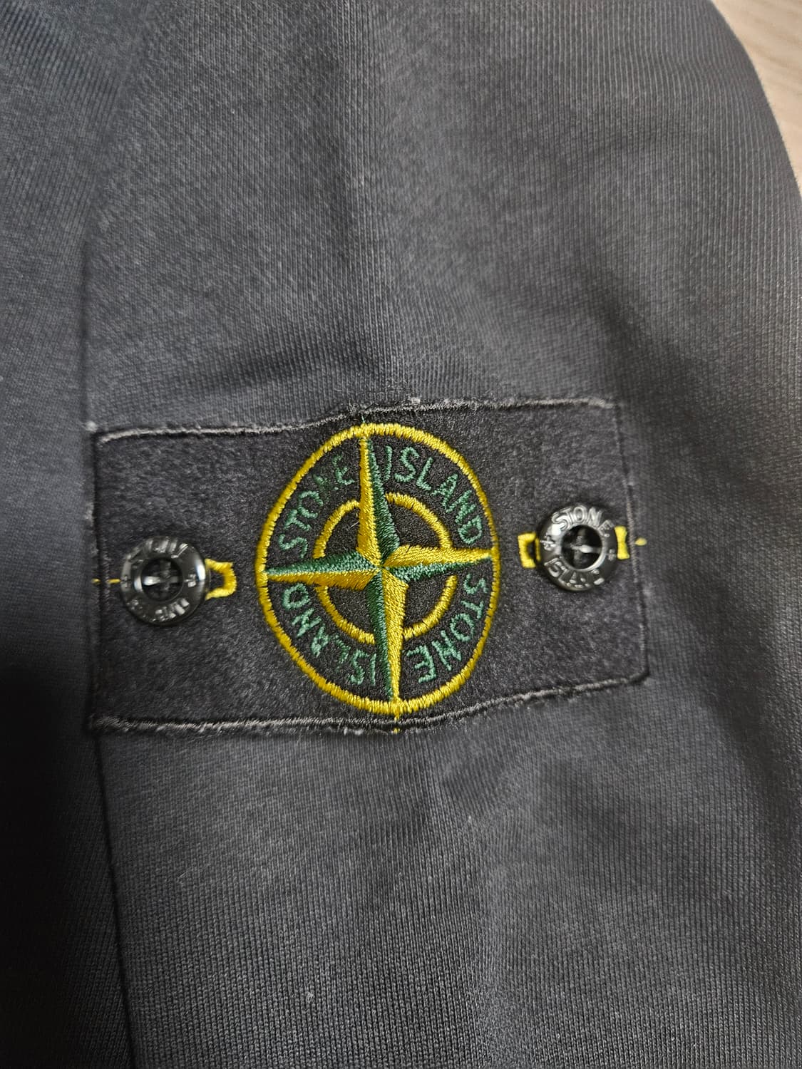 스톤아일랜드 63051 크루넥 스웨트셔츠 블랙 상품이미지3