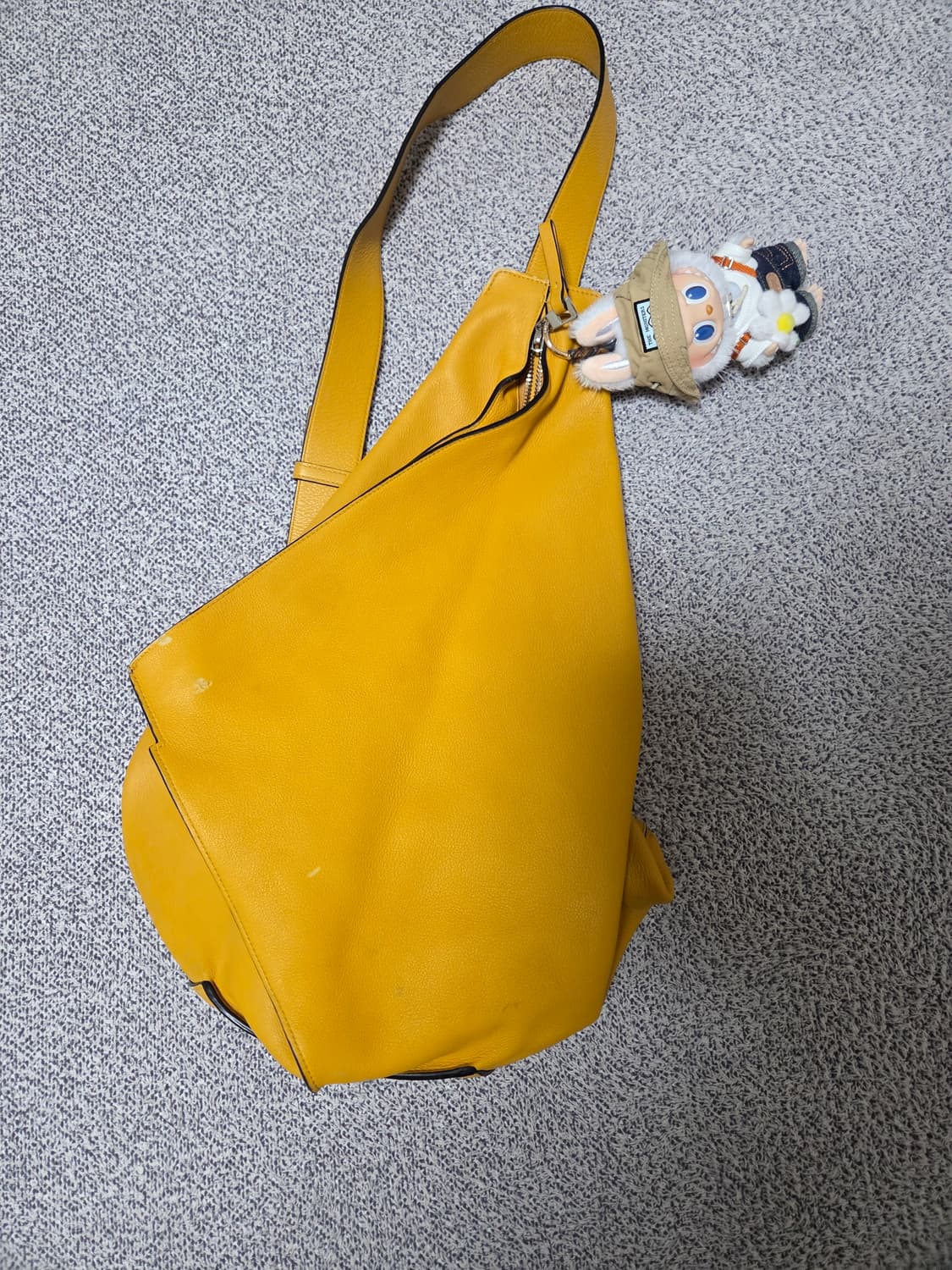 로에베 안톤백팩 겨자색 상품이미지2