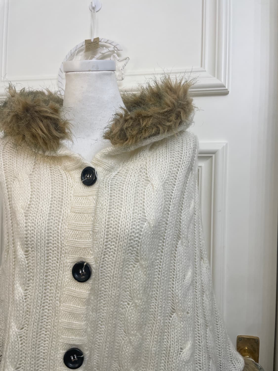 ivory twist knit brown fur cape 상품이미지6