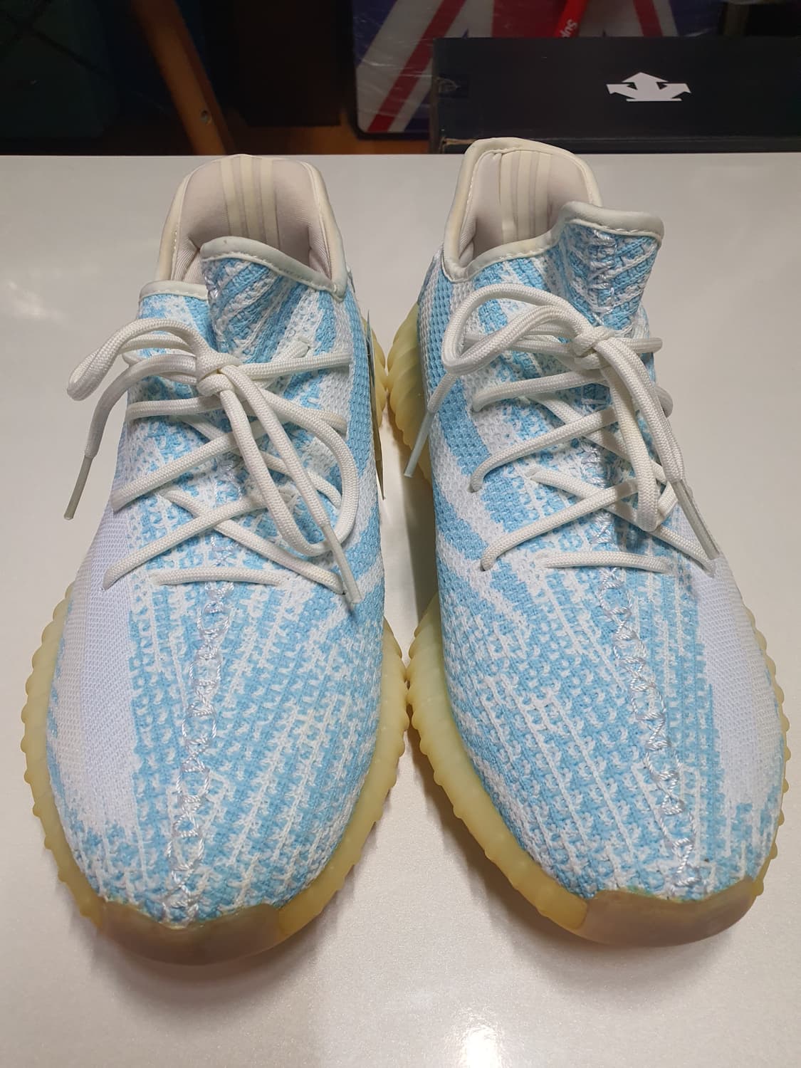 아디다스 이지부스트 275 상품이미지1