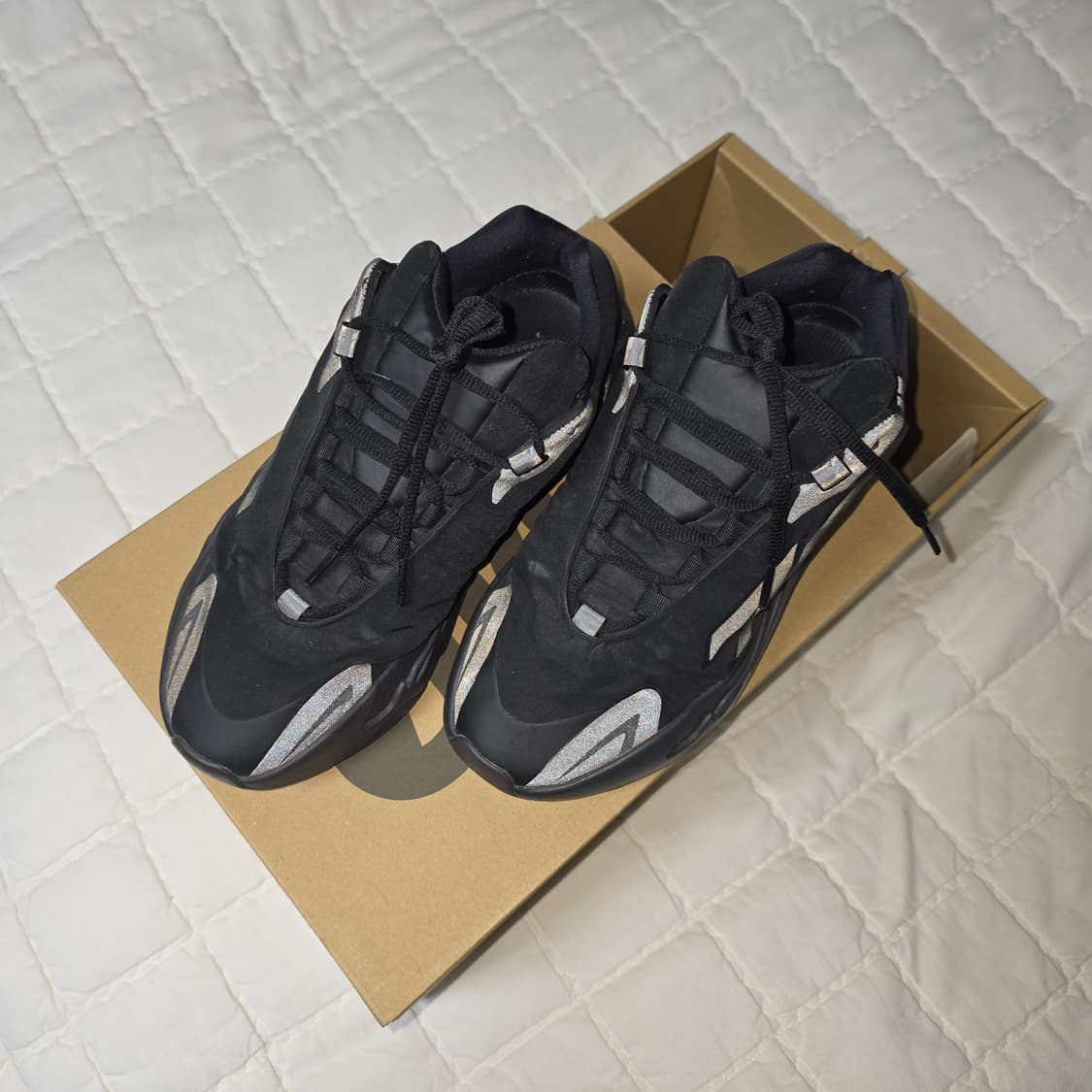 (중고) 아디다스 이지 부스트 700 MNVN 트리플 블랙 275사이즈 상품이미지2