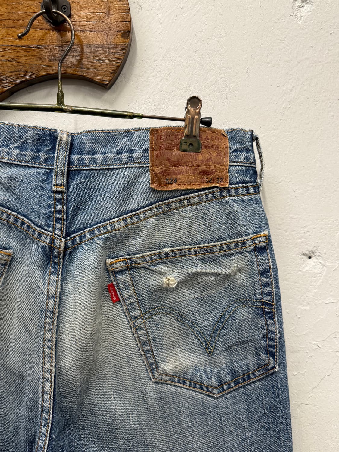 31.5) Levi’s 524 Light Wash Jeans 상품이미지3