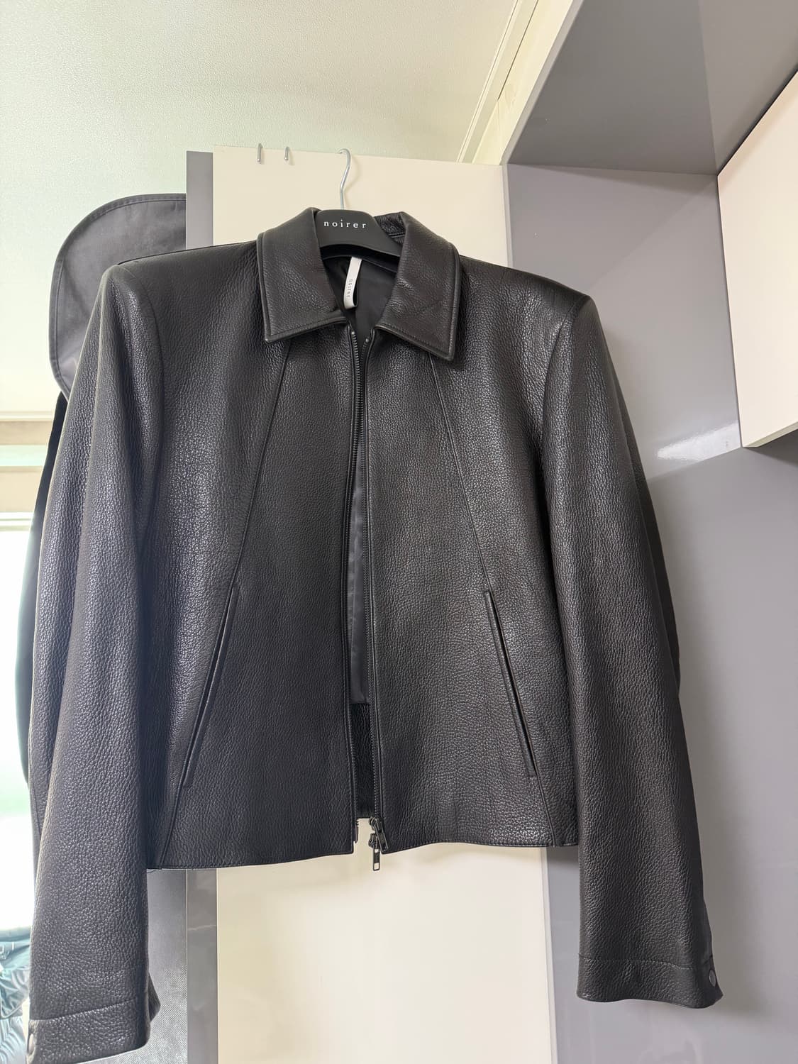 노이어 슈렁큰 레더 판매합니다 상품이미지1