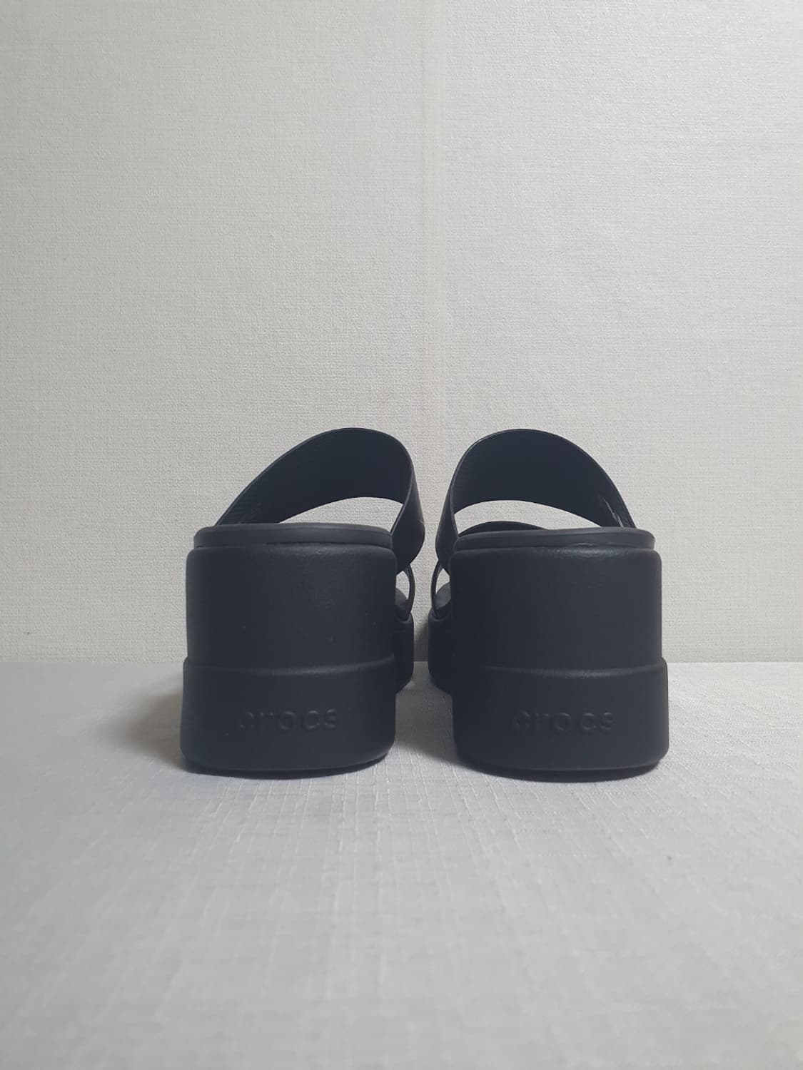 240mm 크록스 브루클린 미드 웨지 플랫폼 샌들 블랙 W7 상품이미지7