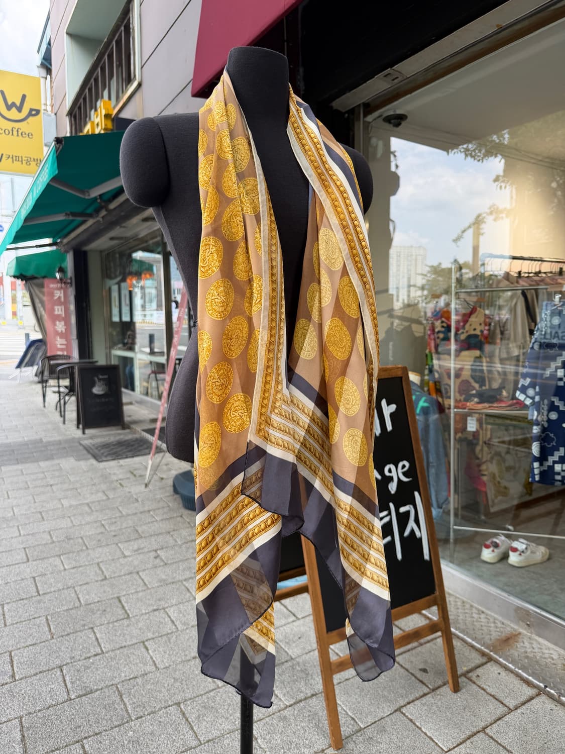 Yves Saint Laurent 100% Silk Scarf 상품이미지3
