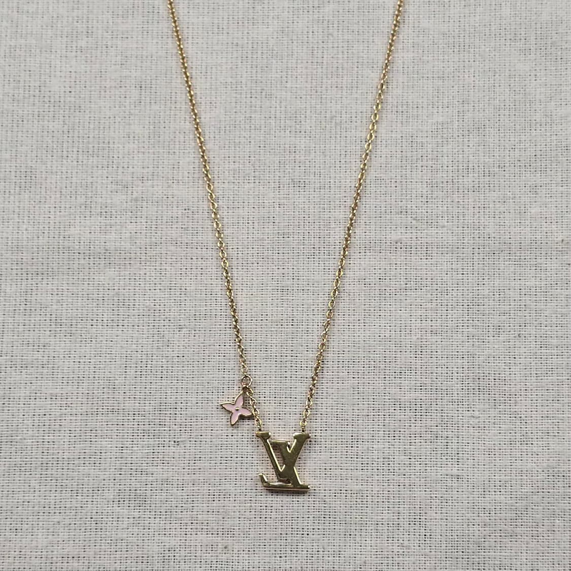 루이비통 LV 아이코닉 에나멜 목걸이 상품이미지3