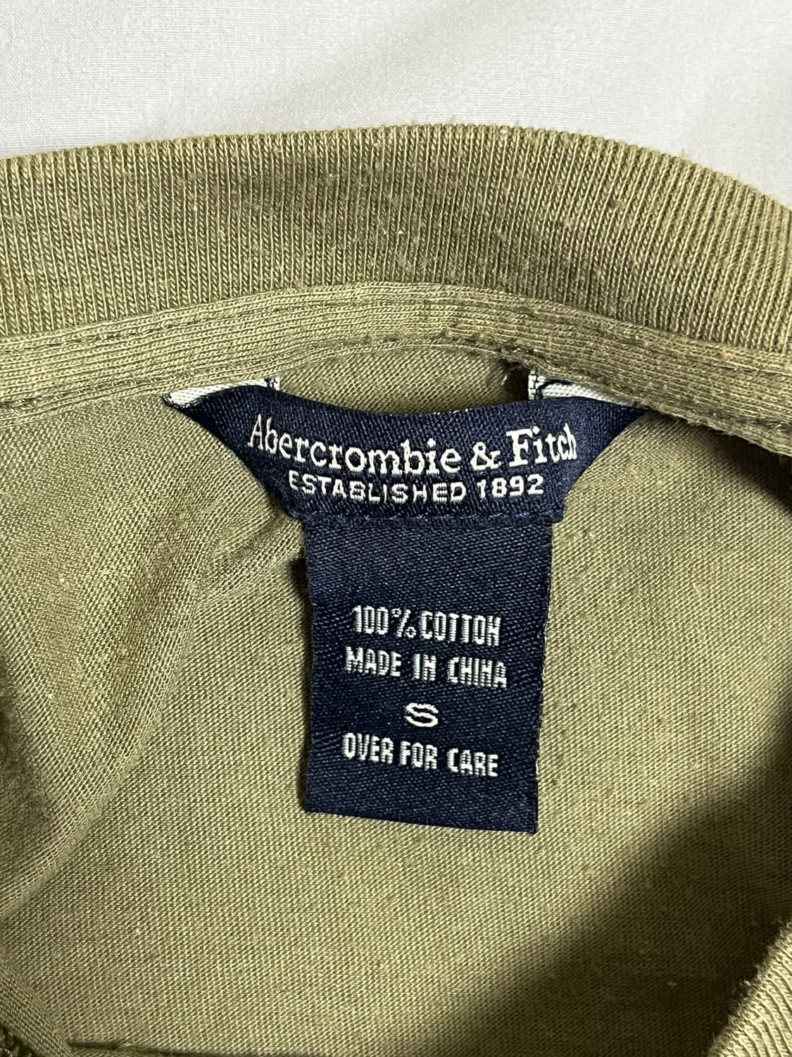 Abercrombie & Fitch 카키색 꽃무늬 티셔츠 S 상품이미지3