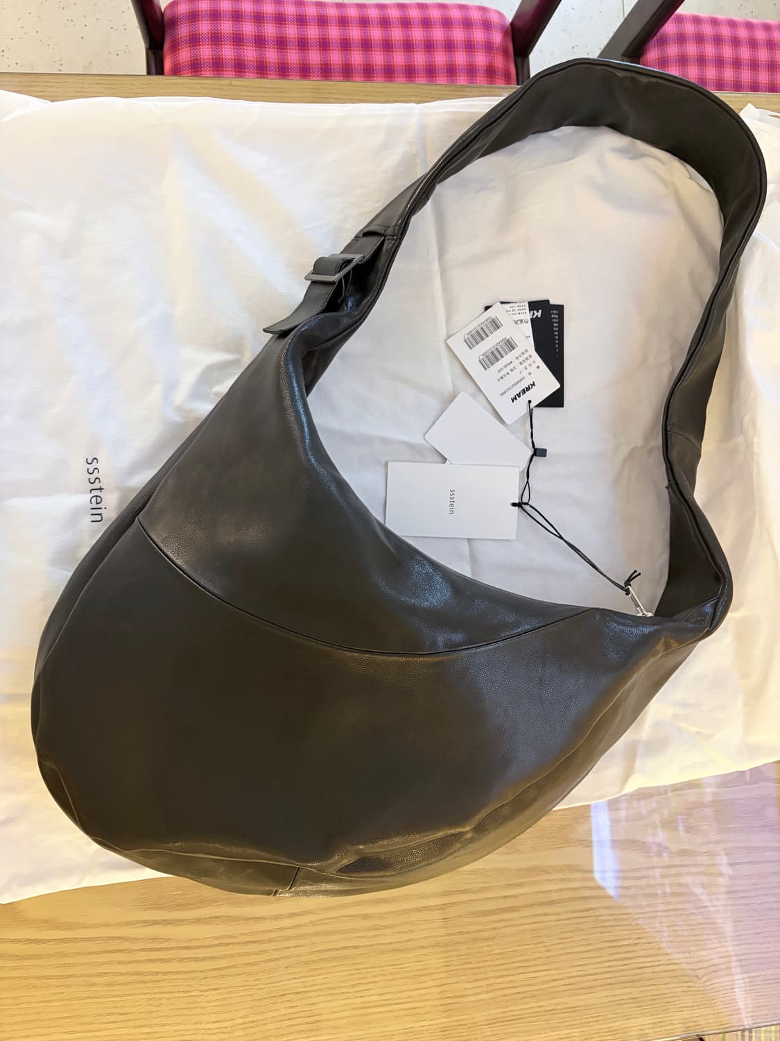 슈타인 트위스트 숄더백 블랙 26ss 상품이미지1