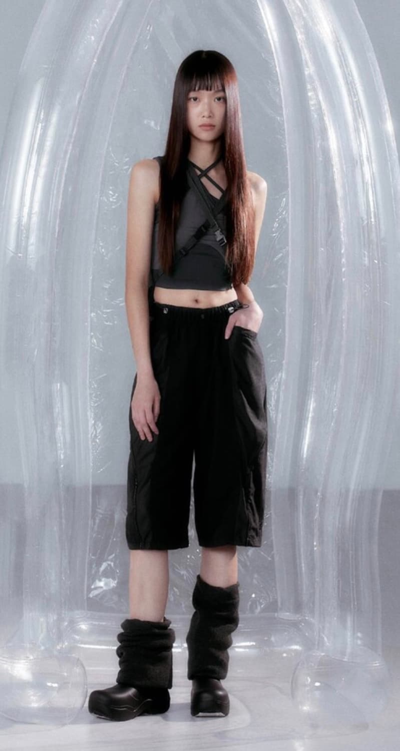 오호스 OVERLAP ONE-SHOULDER TOP CHARCOAL 상품이미지2