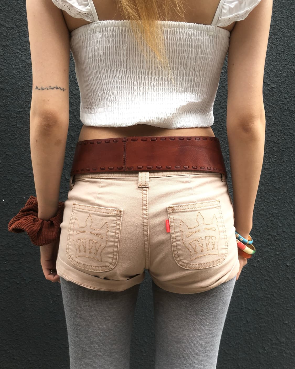 Beige High-Waisted Shorts 상품이미지2