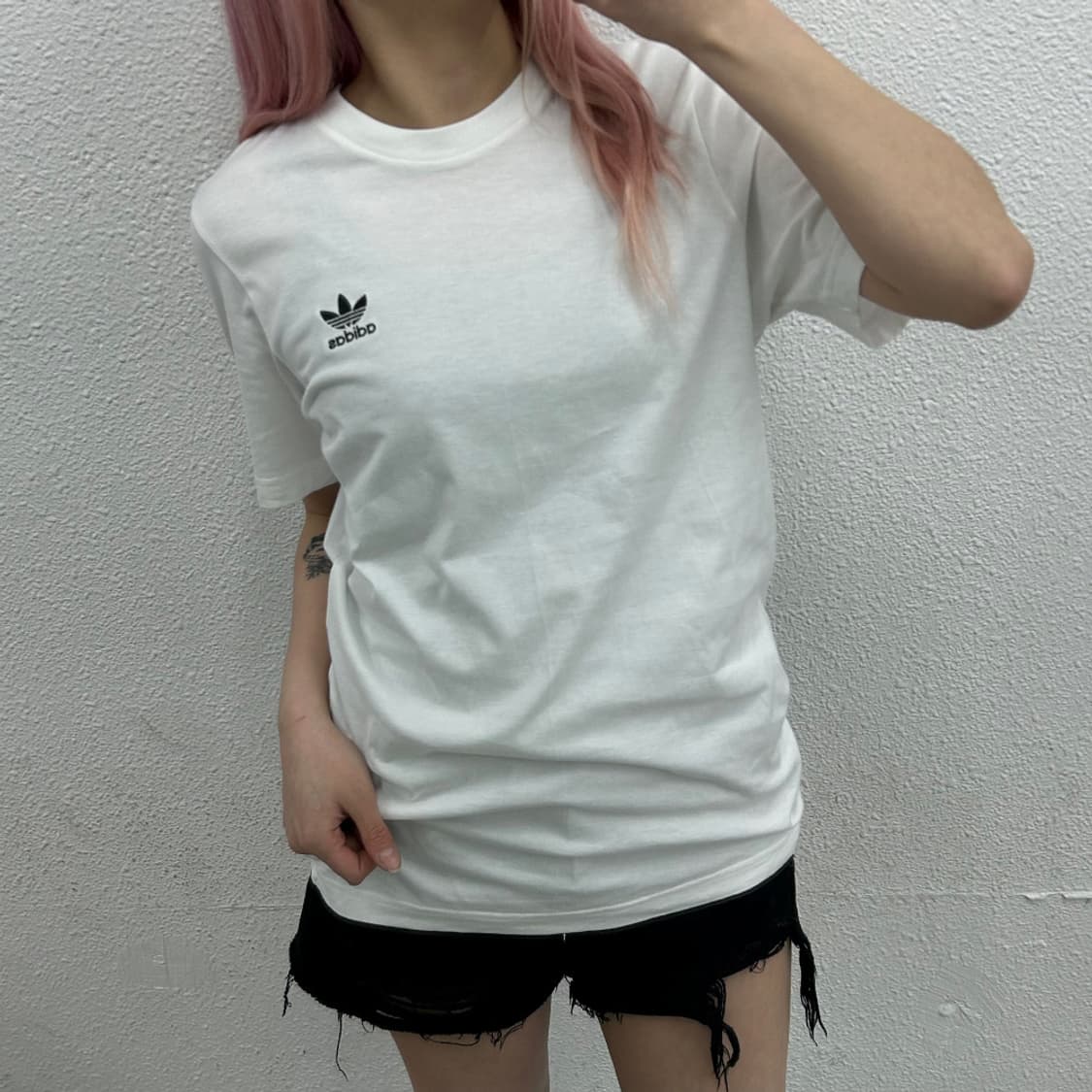 아디다스 로고 화이트 반팔 M 상품이미지1