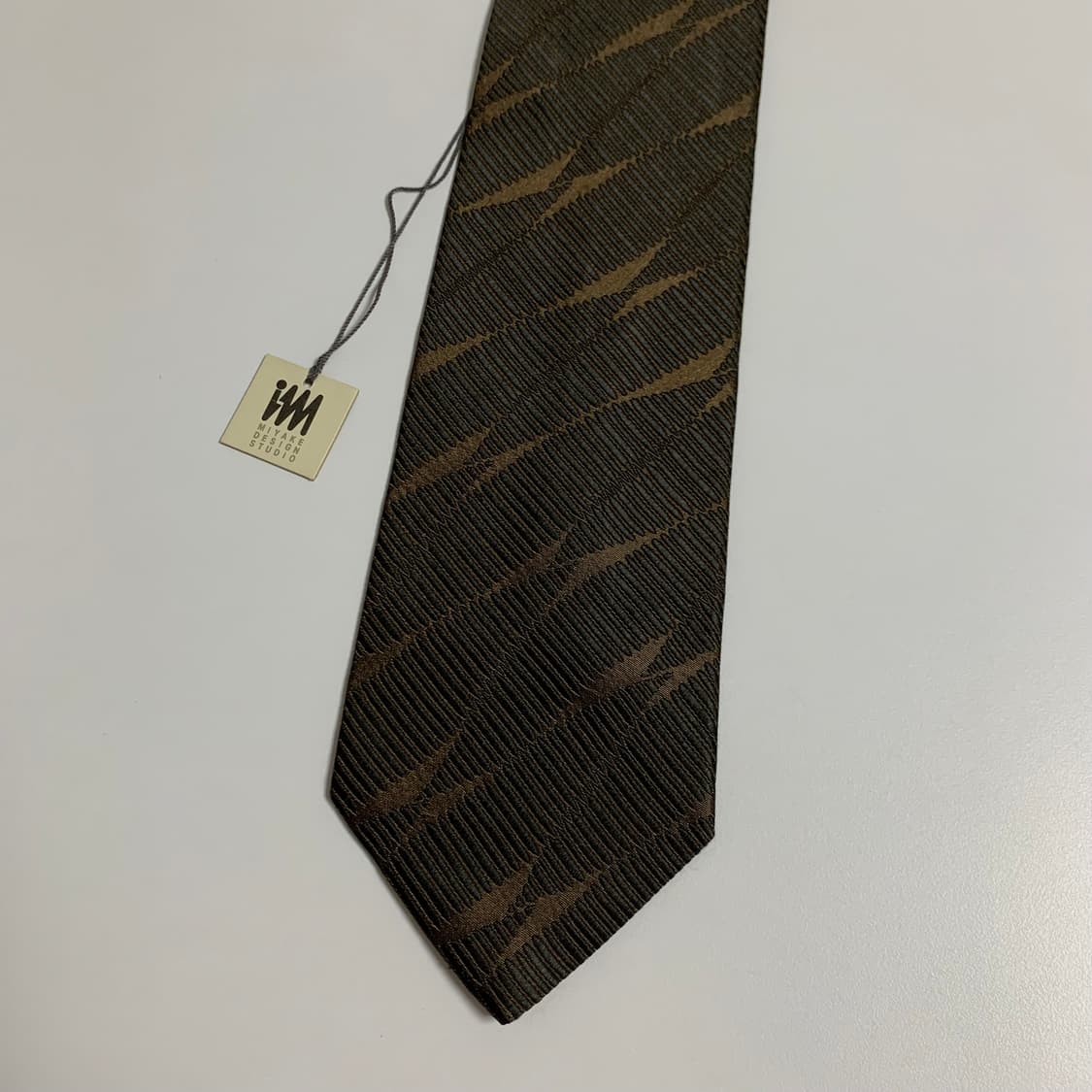 이세이미야케 명품넥타이 100실크 택 달린 상품 클래식룩 A+등급 상품이미지9