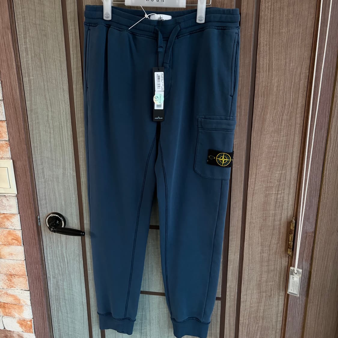 새상품(L)스톤아일랜드 와펜 패치 카고 트레이닝 팬츠 네이비블루 상품이미지2