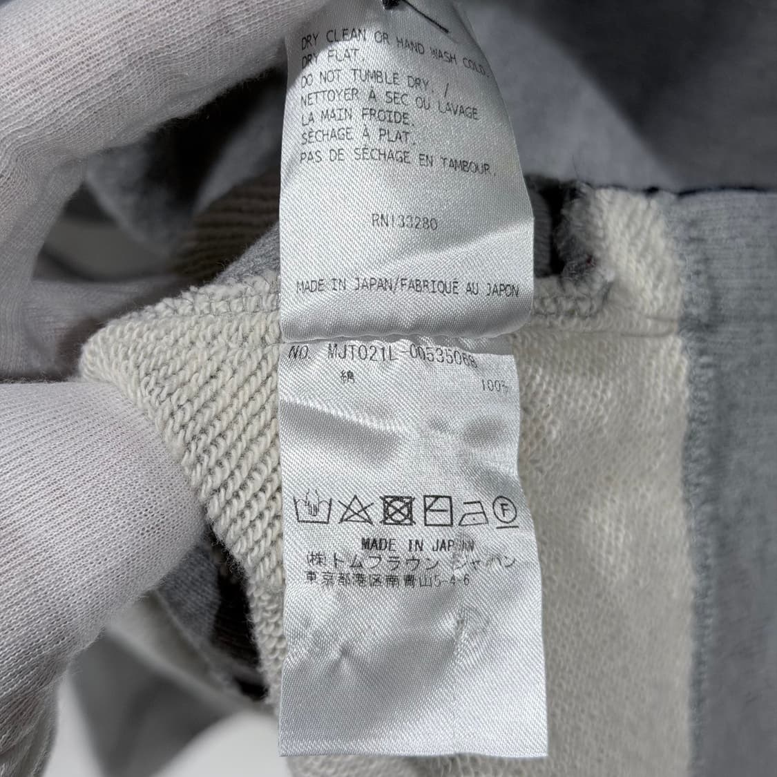 (A+/7) / 톰브라운 사선완장 클래식 그레이 맨투맨 상품이미지9