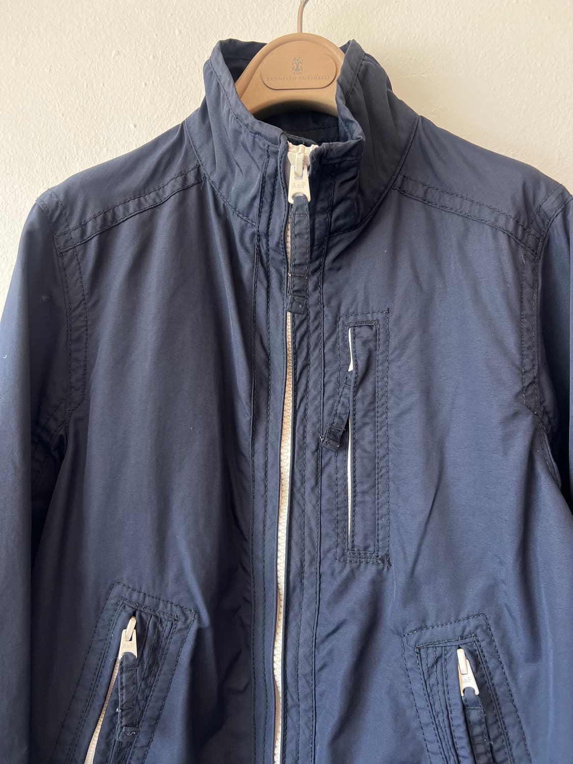 아베크롬비앤피치 남성 네이비 바람막이점퍼 간절기점퍼 상품이미지1