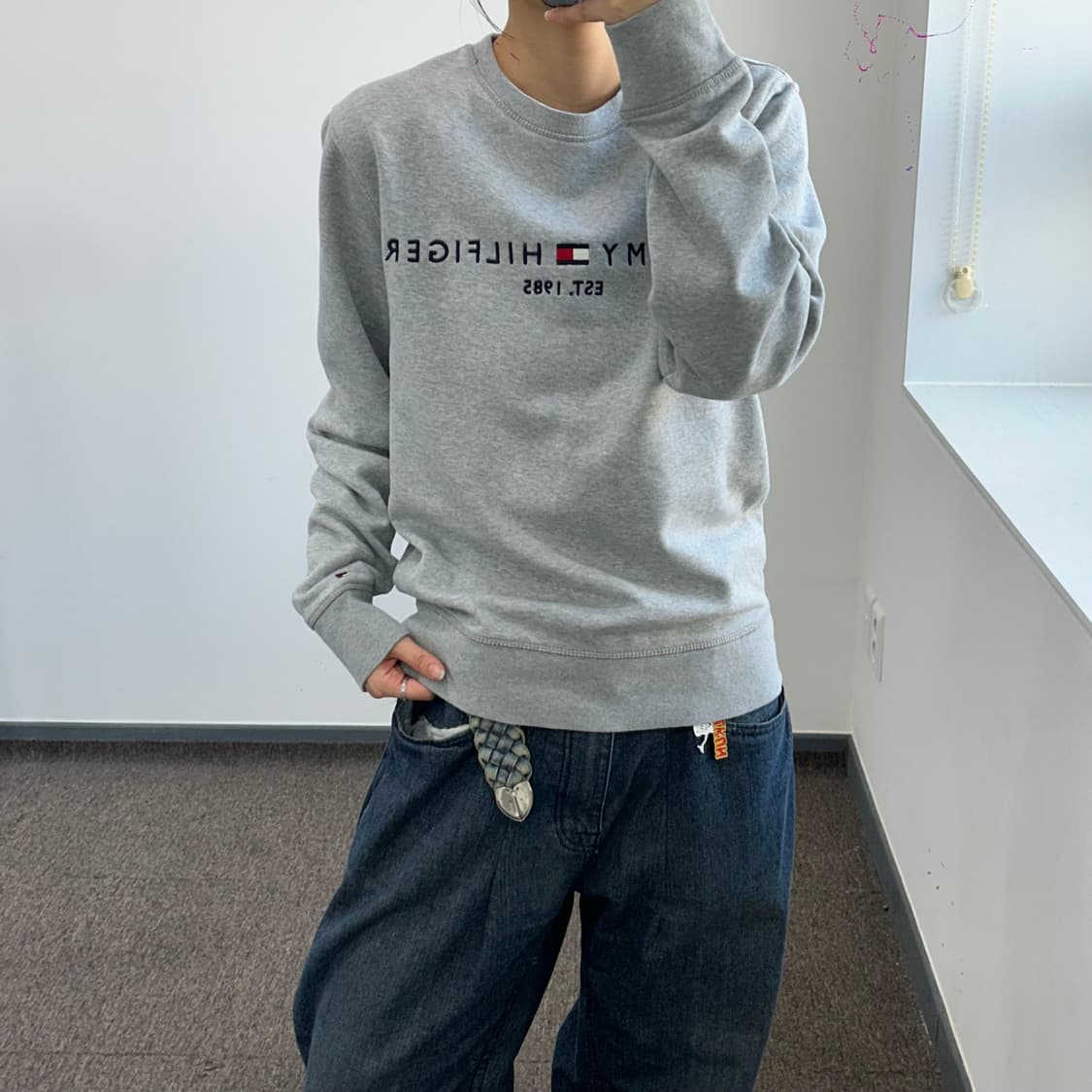 Tommy Hilfiger 타미힐피거 스펠아웃 로고 그레이 맨투맨 상품이미지1