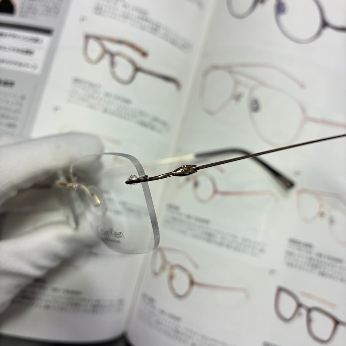 Calvin Klein 캘빈클라인 골드 무테 안경 상품이미지3