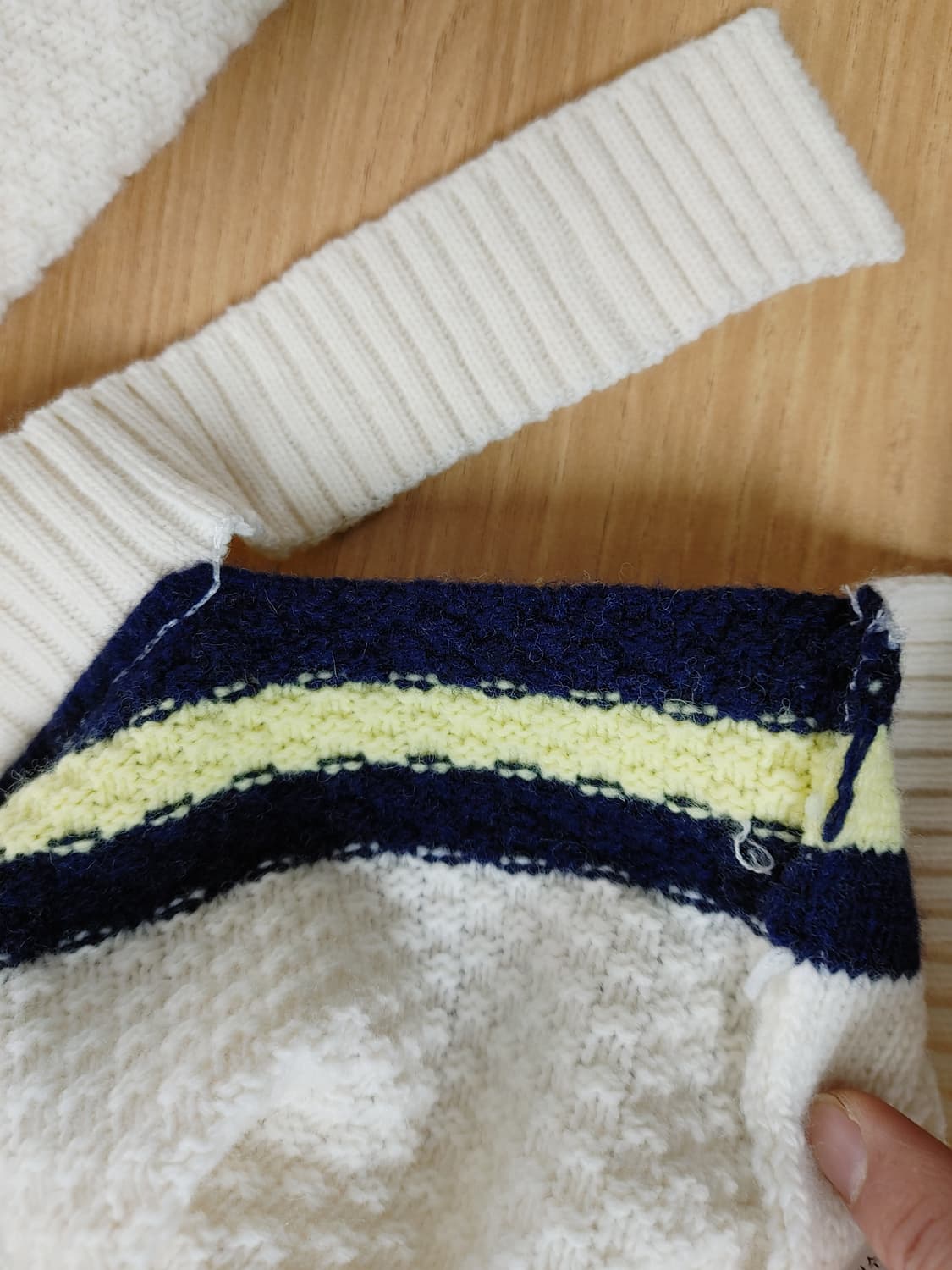 it MICHAA 잇미샤 브이넥 니트 상품이미지9