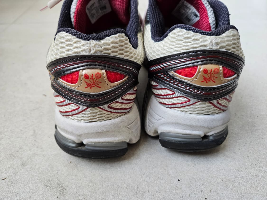 뉴발란스 x 에메레온도르 860v2 레드 상품이미지4