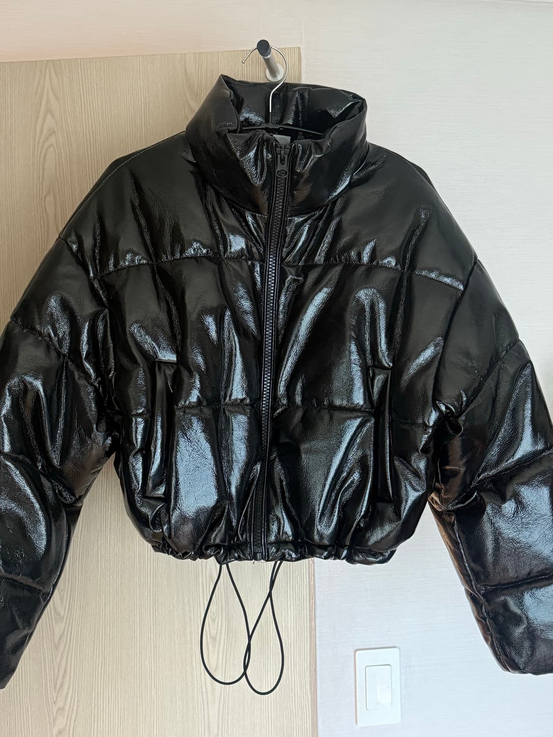 H&m 애나멜 하이그로시 패딩 상품이미지1