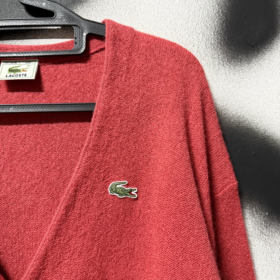 라코스테 서광 100% 버진 울 원포인트 가디건 코랄 상품이미지4