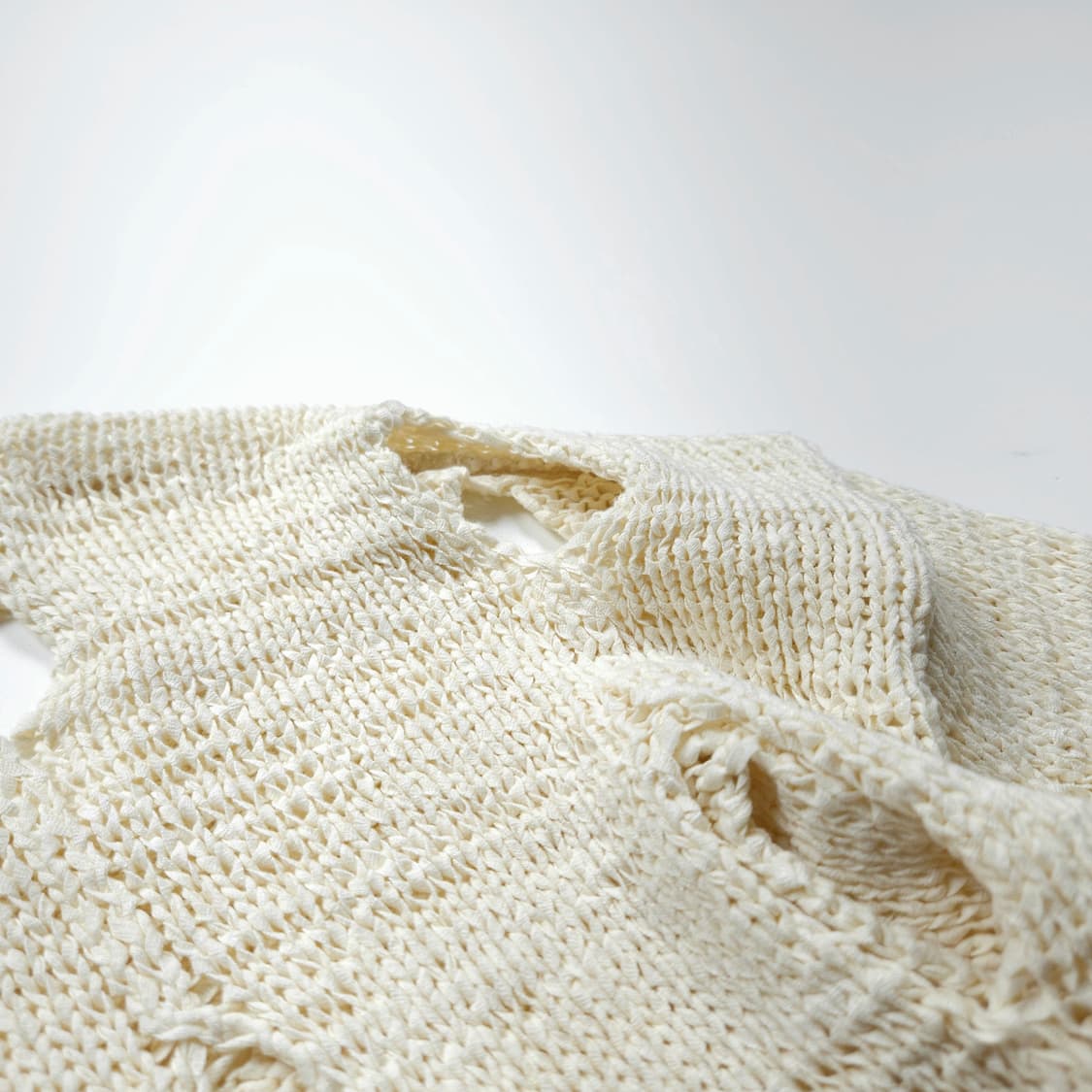 오픈와이와이 컷아웃 박시핏 스웨터 크림 (L) 상품이미지3