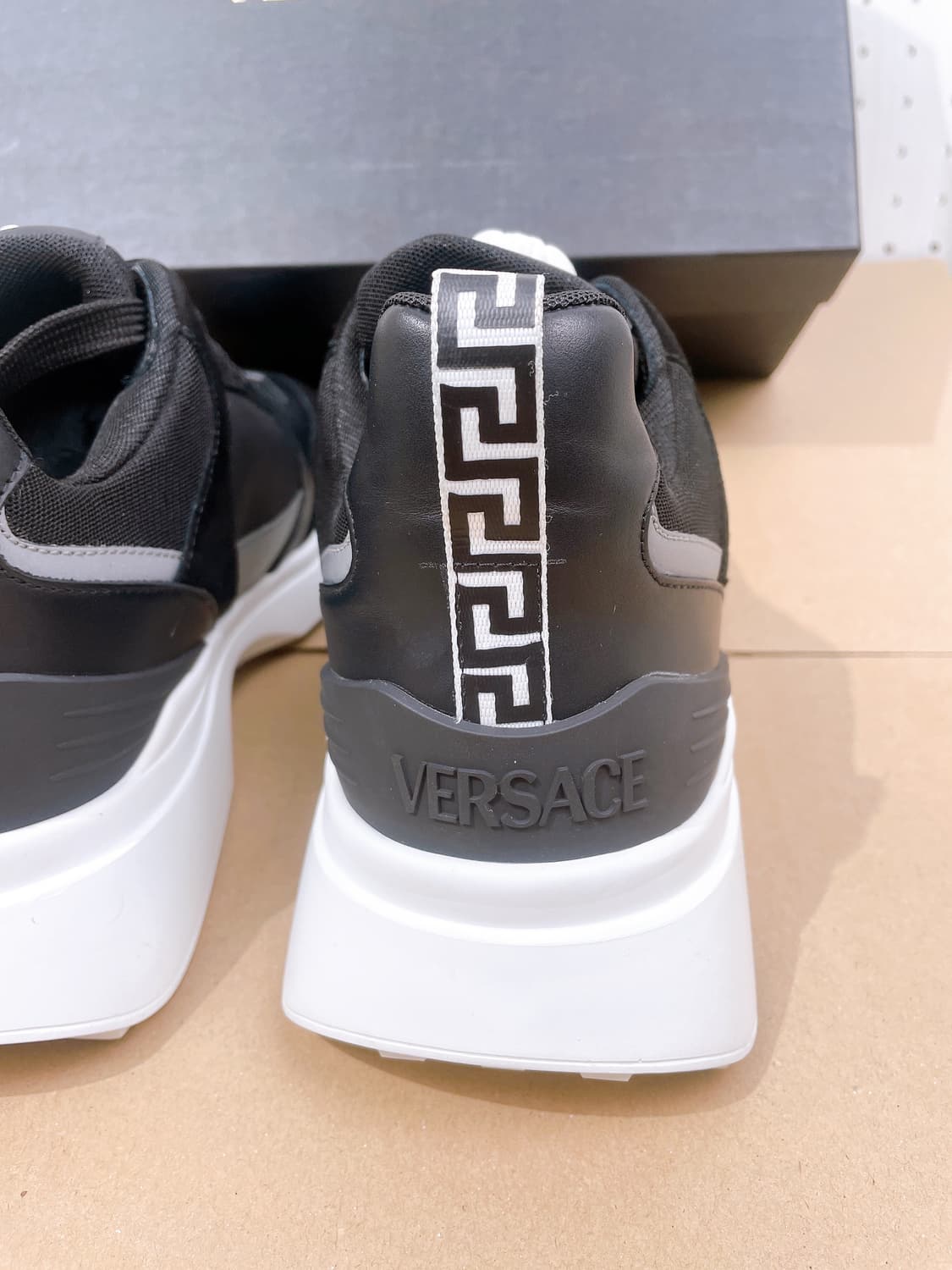 (정품/새상품) 베르사체 남성 블랙 화이트 메두사 스니커즈 상품이미지5