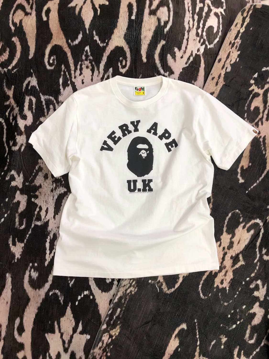 베이프 very uk 사루 프린팅 블랙 화이트 반팔 탑 상품이미지2