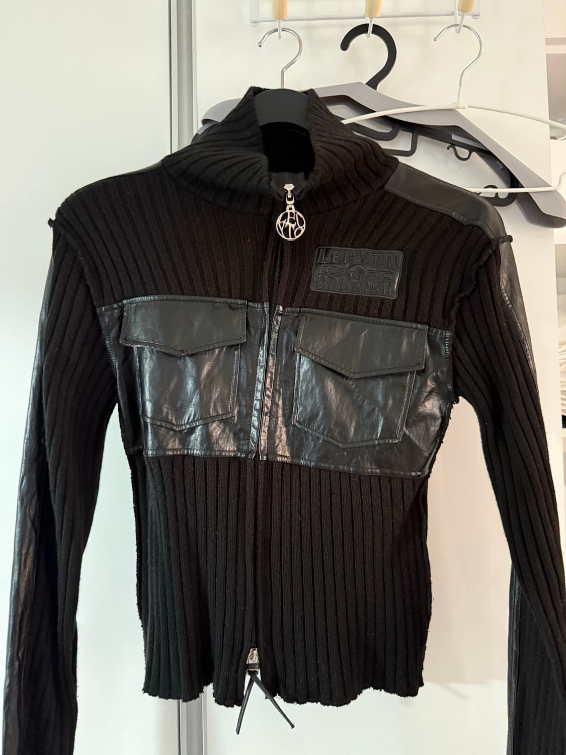 LECYTO Mix Neck Zip Up 레시토 넥 집업 블랙 상품이미지4