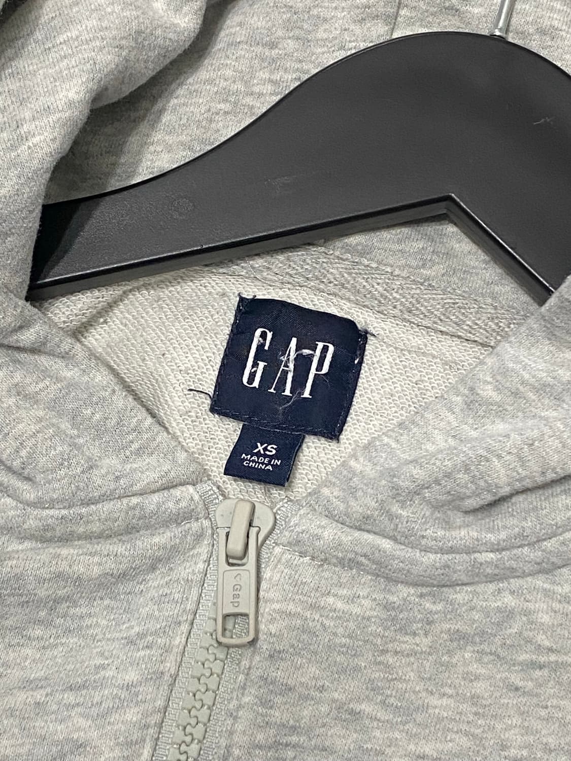 Gap 로고 자수 디테일 후드 슬리브리스 상품이미지8