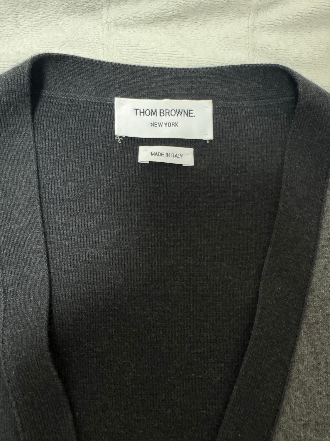 톰브라운 암밴드 그레이 펀믹스 밀라노 스티치 가디건 4사이즈 상품이미지2