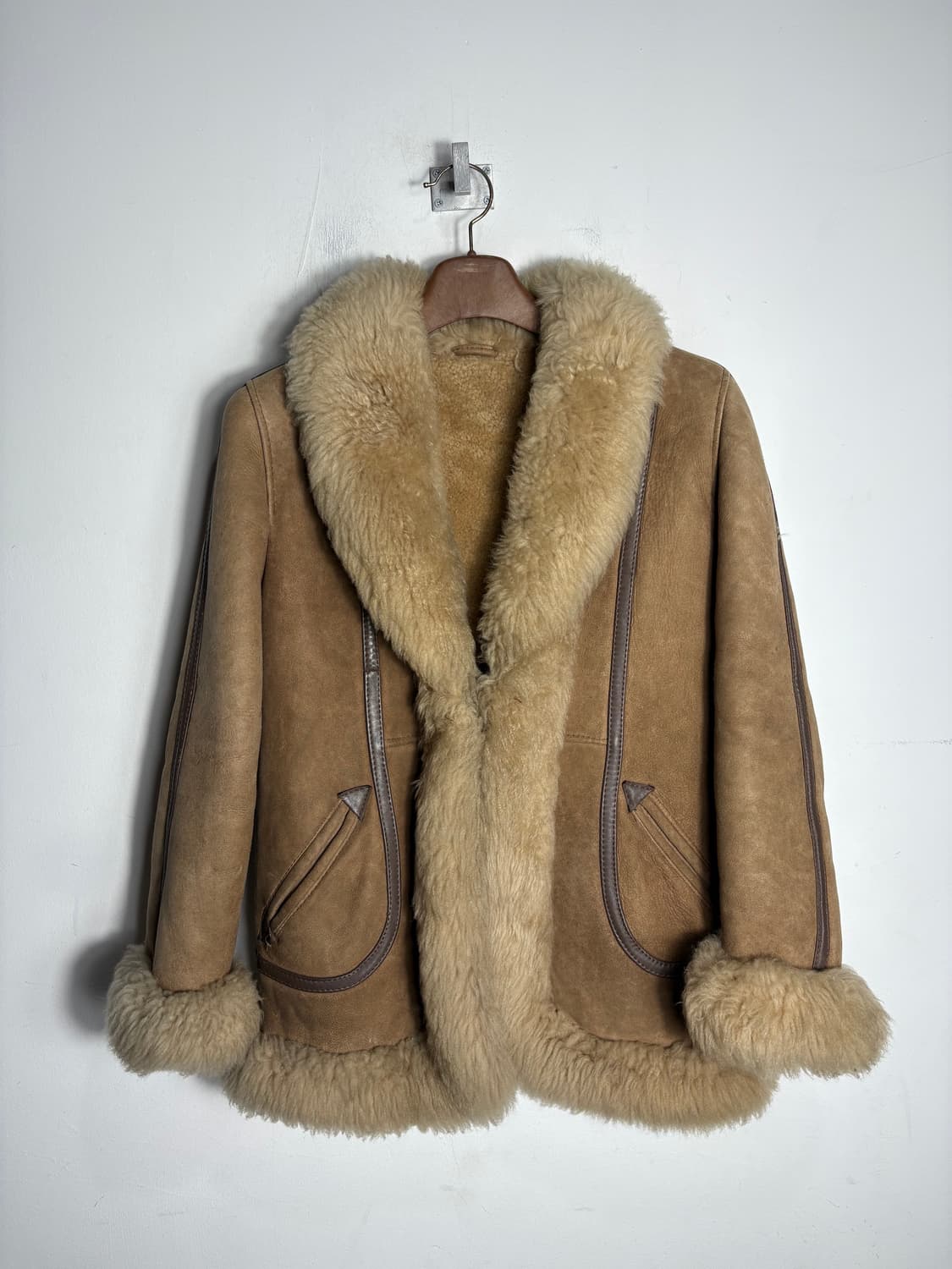 가죽 디테일 퍼 무스탕 상품이미지2