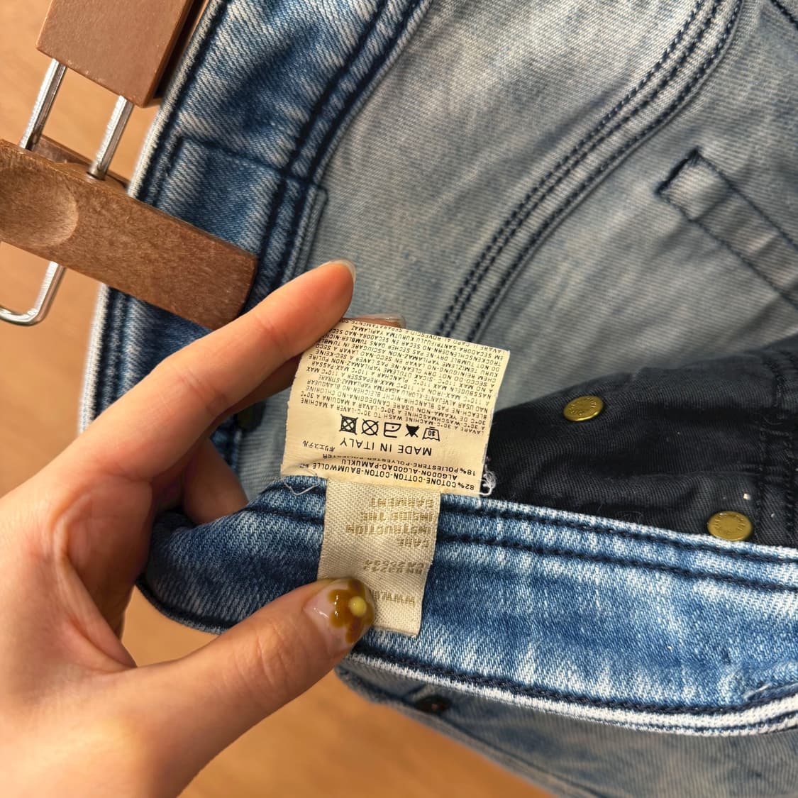 디젤 데님 팬츠 빈티지 워싱 페이딩 백 포켓 패치워크 아일렛 디테일 연청 상품이미지8