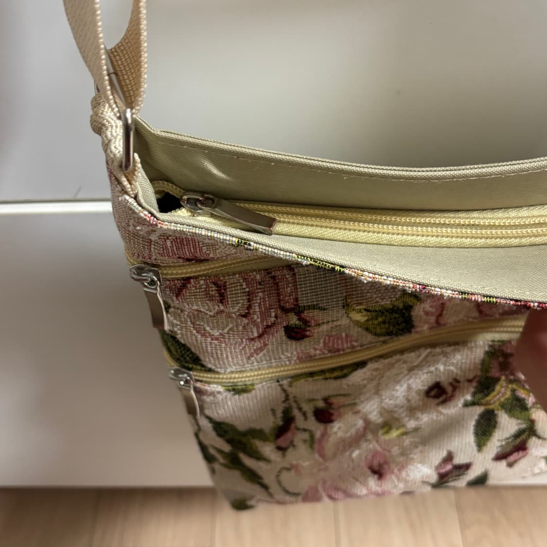 Royal Arden 로즈패턴 빈티지 감성 크로스백 상품이미지6