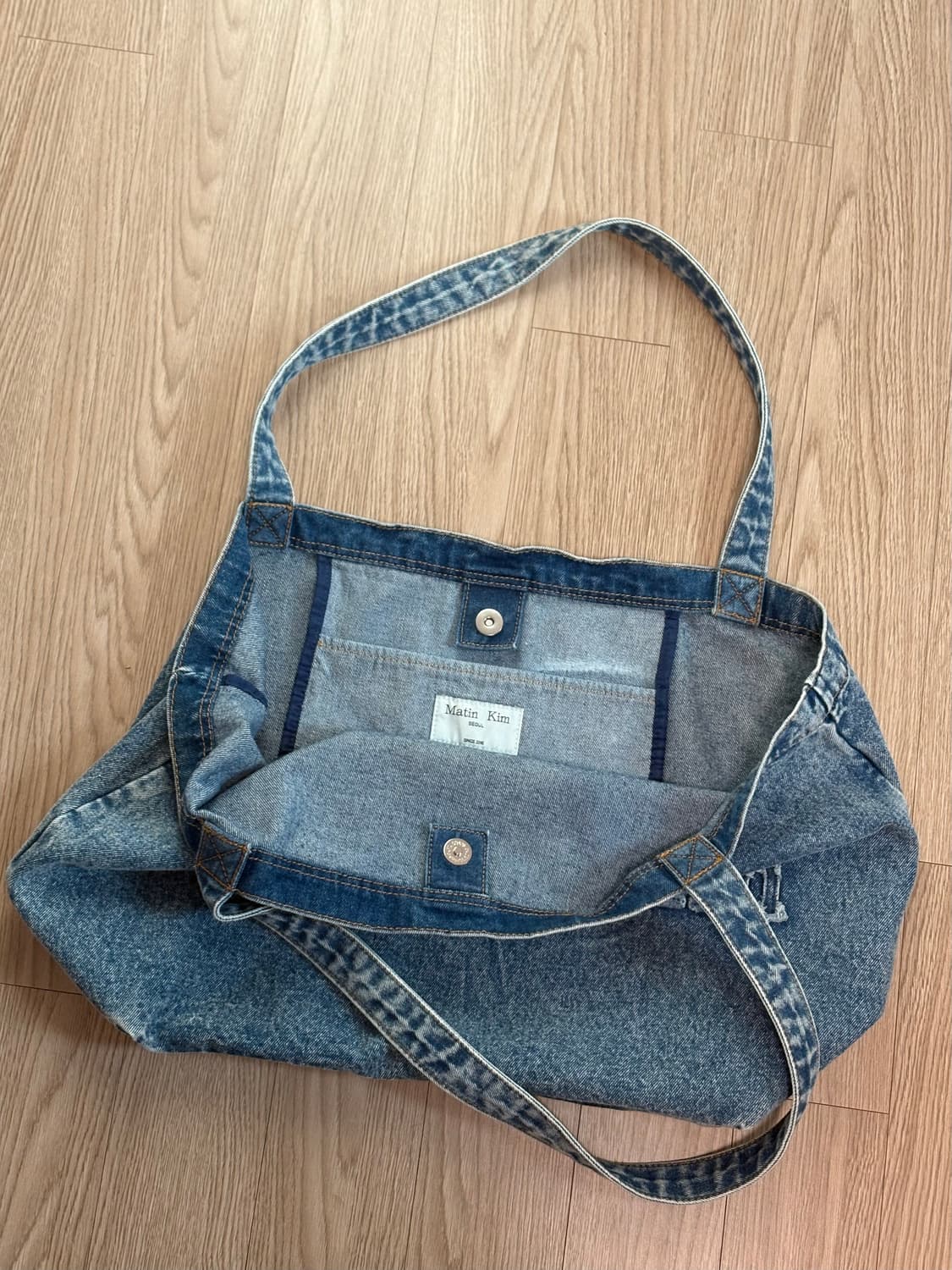 마뗑킴 로고 워시드 데님 토트백 블루 상품이미지3