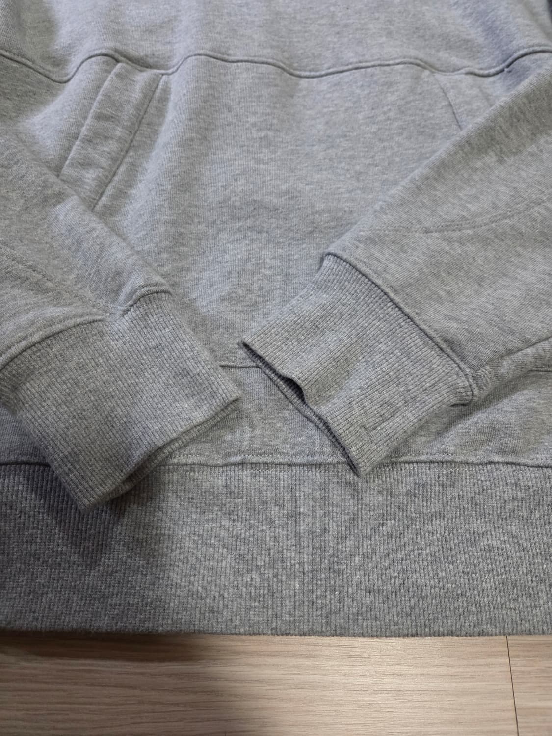 C.P컴퍼니 렌즈 와펜 후드 티셔츠 (M 그레이) 상품이미지7