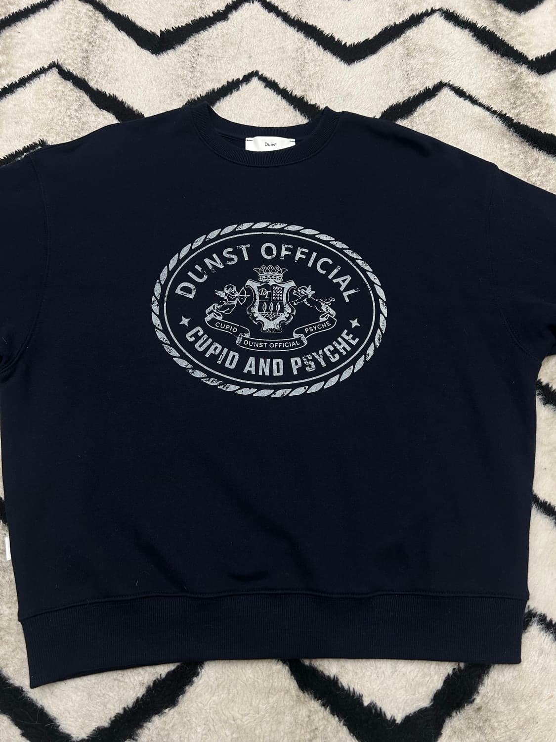 [S]던스트 오버핏 큐피트 캠퍼스 맨투맨/프렌치네이비 상품이미지3