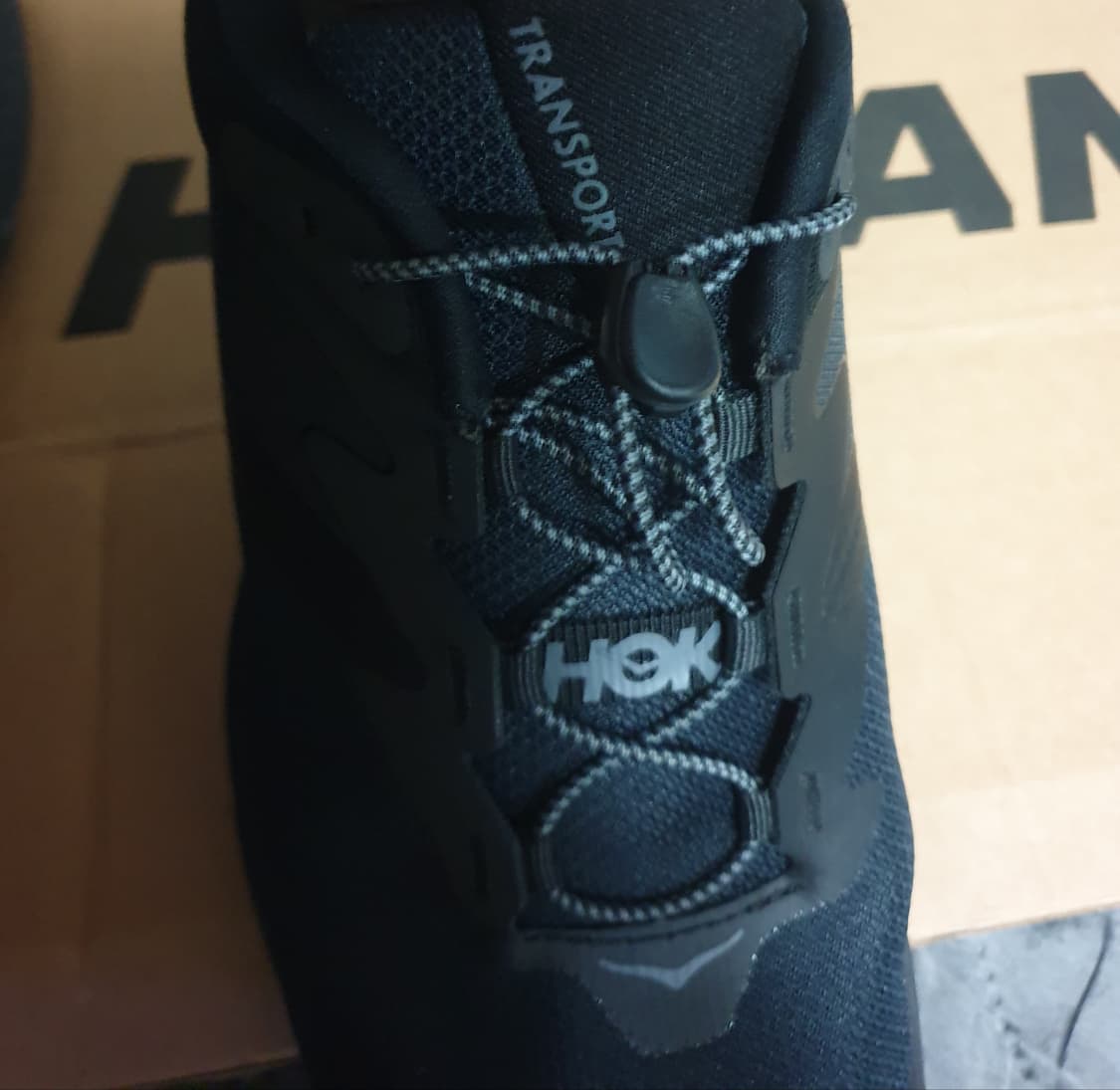 호카오네오네 트랜스포트 와이드 트레킹 런닝화 블랙 (280) 상품이미지5